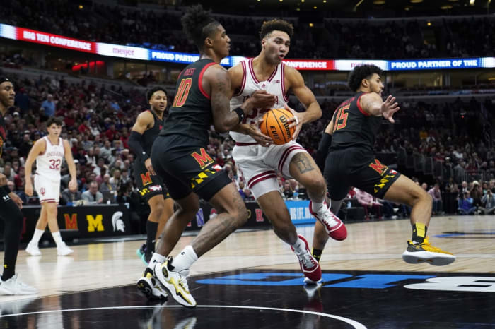 Julian Reese (10) defends Indiana Hoosiers forward Trayce Jackson-Davis (23) during the first half at United Center.